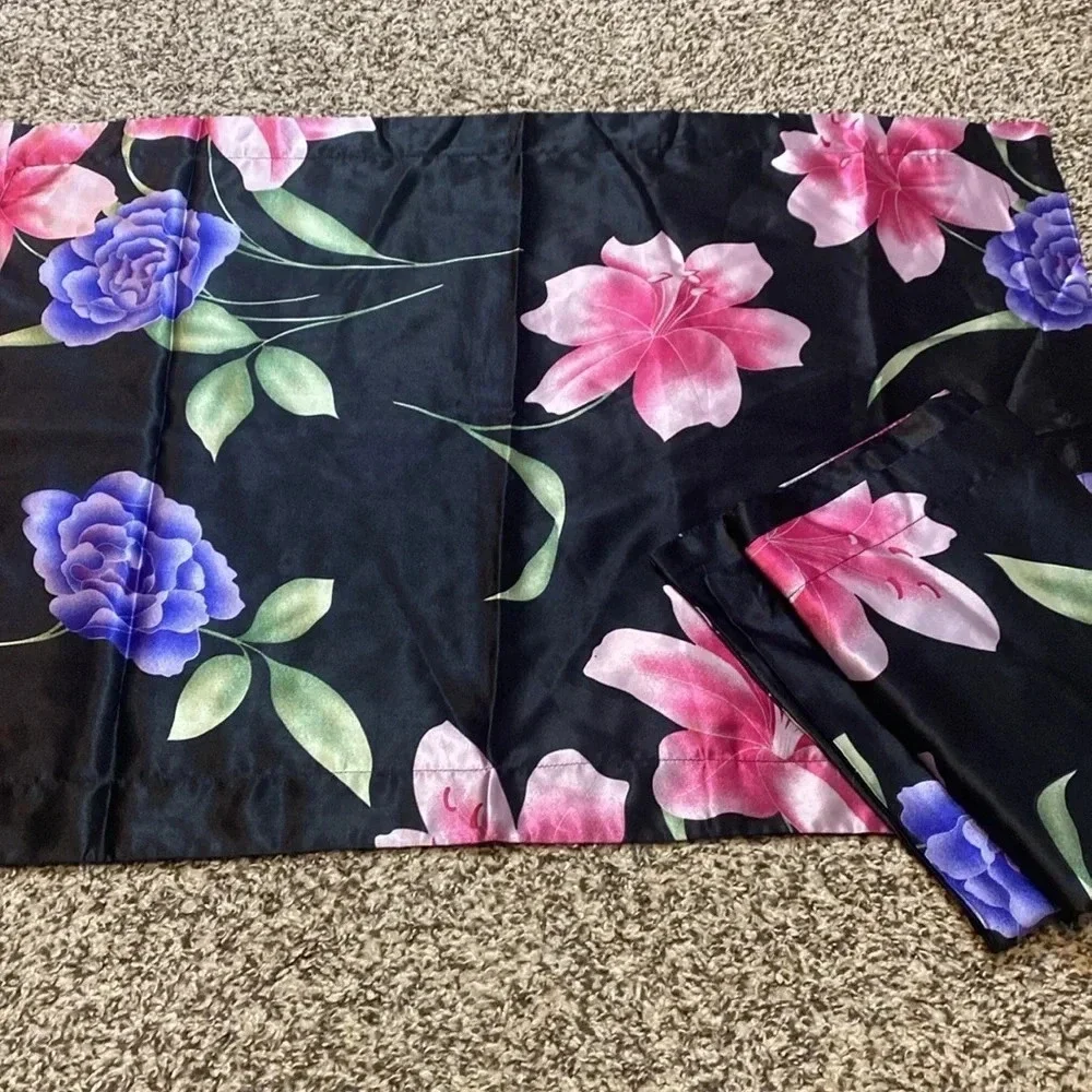 Set Silky Floral Standard Pillow Cases with Black Background